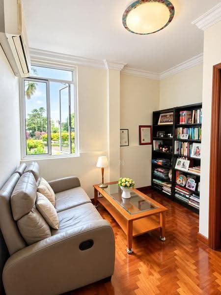 Parry Green, Limbok Terrace, Hougang / Punggol / Sengkang, 6 Bedrooms, 4,035 sqft, Corner Terrace For Sale, by Kan Li Ling, 500260299 - Study - PropertyGuru.com.sg