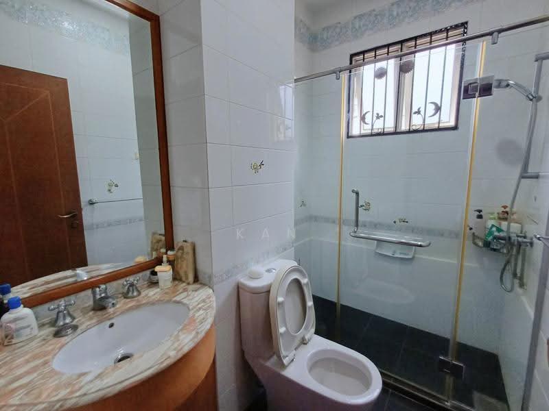 Parry Green, Limbok Terrace, Hougang / Punggol / Sengkang, 6 Bedrooms, 4,035 sqft, Corner Terrace For Sale, by Kan Li Ling, 500260299 - Bathroom - PropertyGuru.com.sg