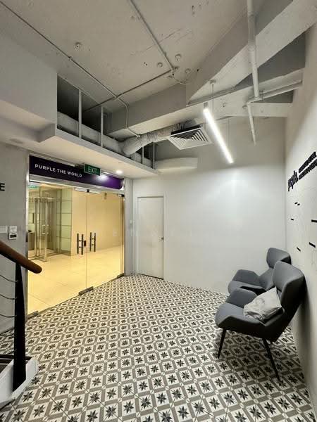 Peninsula Plaza, 111 North Bridge Road, City Hall / Clarke Quay, 3,972 sqft, Office For Rent, by Kenneth Loh, 500260315 - Entrance - CommercialGuru.com.sg