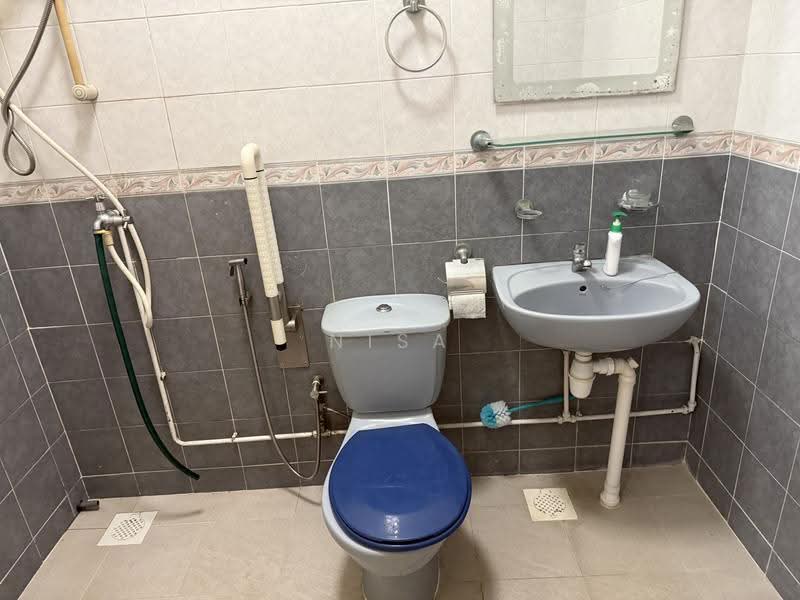 405 Admiralty Link, 405 Admiralty Link, Sembawang / Yishun, 2 Bedrooms, 1,001 sqft, HDB Flat For Rent, by Nisa Ismail, 500260341 - Bathroom - PropertyGuru.com.sg