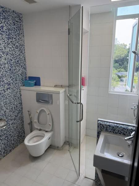 Sembawang Straits Estate, 4 Jalan Machang, Sembawang / Yishun, 5 Bedrooms, 3,500 sqft, Semi-Detached House For Sale, by Fernn Lim, 500260348 - Bathroom - PropertyGuru.com.sg
