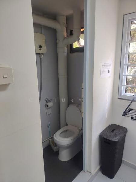 87 Commonwealth Close, 87 Commonwealth Close, Alexandra / Commonwealth, 2 Bedrooms, 624 sqft, HDB Flat For Rent, by RON SEOW, 500260355 - Bathroom - PropertyGuru.com.sg