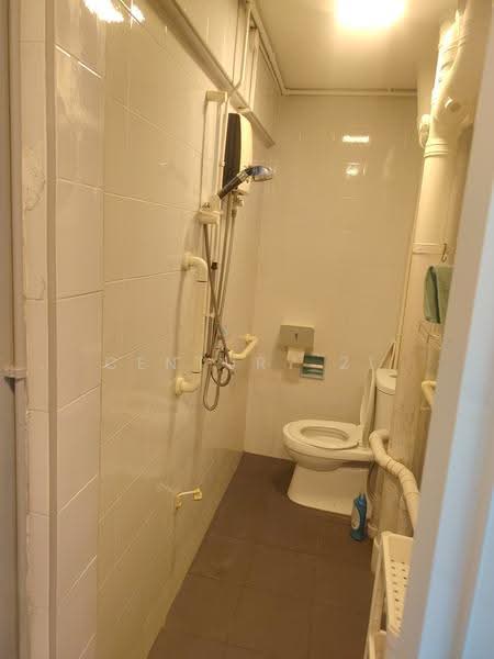 87 Commonwealth Close, 87 Commonwealth Close, Alexandra / Commonwealth, 2 Bedrooms, 624 sqft, HDB Flat For Rent, by RON SEOW, 500260355 - Bathroom - PropertyGuru.com.sg