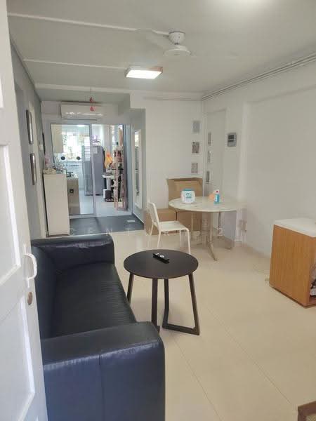 87 Commonwealth Close, 87 Commonwealth Close, Alexandra / Commonwealth, 2 Bedrooms, 624 sqft, HDB Flat For Rent, by RON SEOW, 500260355 - Living Room - PropertyGuru.com.sg