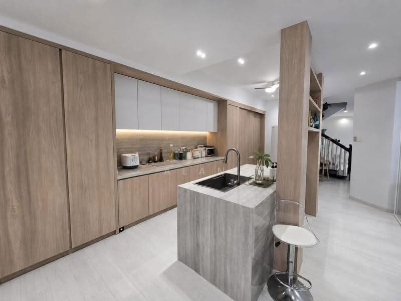 Within 2 km to Tao Nan, East Coast / Marine Parade, 5 Bedrooms, 2,800 sqft, Corner Terrace For Sale, by Alan Hoan, 500260374 - Kitchen - PropertyGuru.com.sg