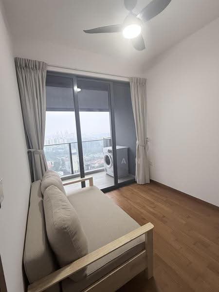 Stirling Residences, 21 Stirling Road, Alexandra / Commonwealth, 3 Bedrooms, 893 sqft, Condominium For Rent, by Vivian Sun, 500260407 - Balcony - PropertyGuru.com.sg