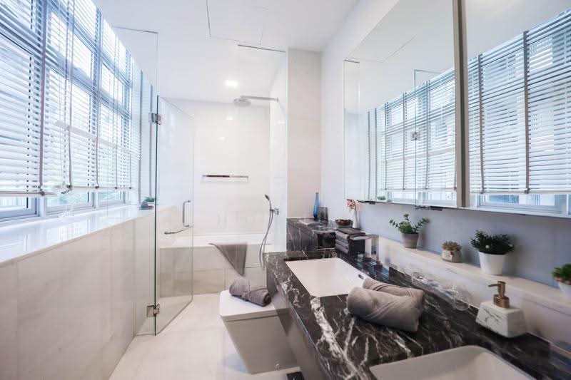 Residences @ Emerald Hill, 119 Emerald Hill Road, Orchard / River Valley, 4 Bedrooms, 1,657 sqft, Condominium For Sale, by Homer Lau, 500260416 - Bathroom - PropertyGuru.com.sg