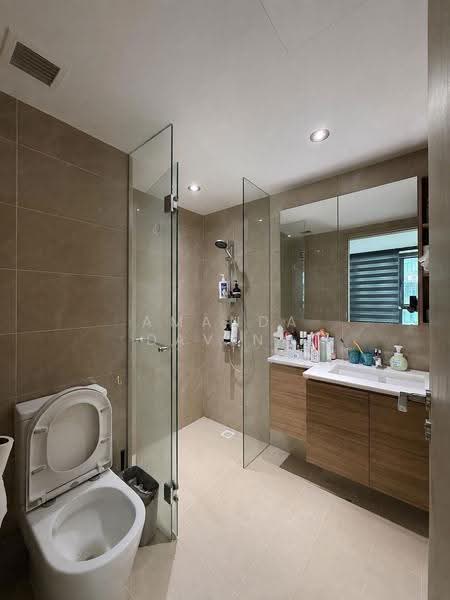 Treasure at Tampines, 49 Tampines Lane, Pasir Ris / Tampines, 2 Bedrooms, 678 sqft, Condominium For Sale, by Amanda Davina Ang, 500260417 - Bathroom - PropertyGuru.com.sg