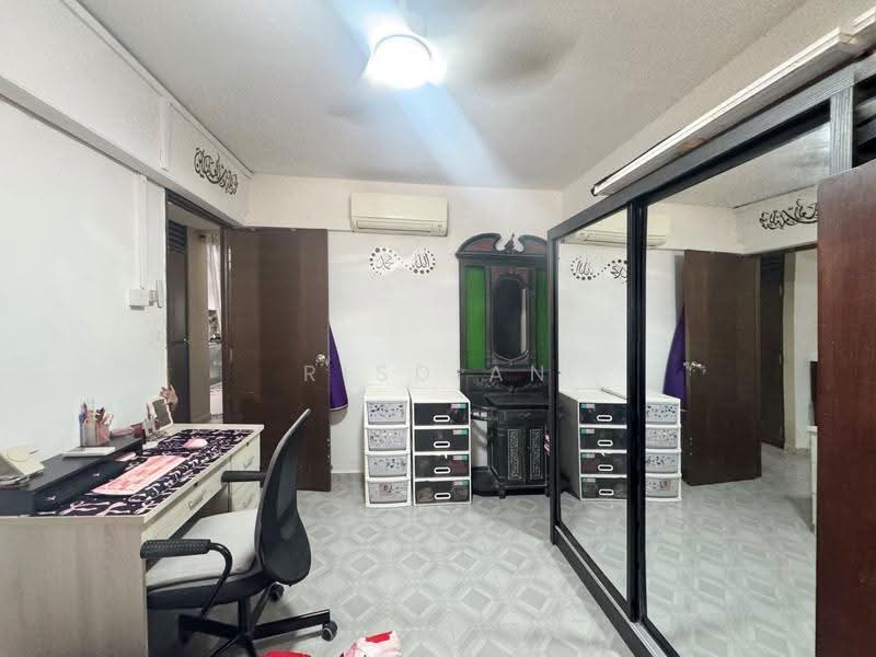 234 Bukit Batok East Avenue 5, 234 Bukit Batok East Avenue 5, Dairy Farm / Bukit Panjang / Choa Chu Kang, 2 Bedrooms, 786 sqft, HDB Flat For Sale, by Risdian Isbintara, 500260430 - Bedroom - PropertyGuru.com.sg