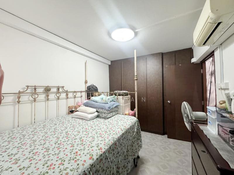 234 Bukit Batok East Avenue 5, 234 Bukit Batok East Avenue 5, Dairy Farm / Bukit Panjang / Choa Chu Kang, 2 Bedrooms, 786 sqft, HDB Flat For Sale, by Risdian Isbintara, 500260430 - Bedroom - PropertyGuru.com.sg