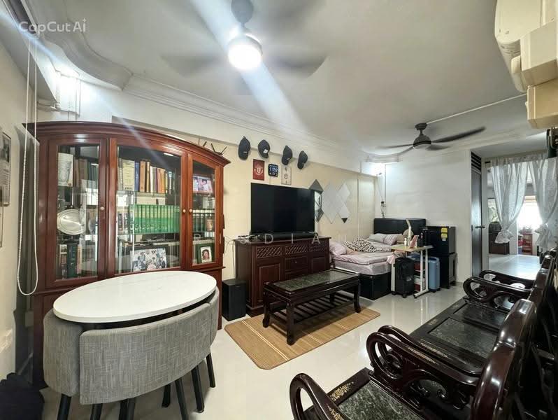 234 Bukit Batok East Avenue 5, 234 Bukit Batok East Avenue 5, Dairy Farm / Bukit Panjang / Choa Chu Kang, 2 Bedrooms, 786 sqft, HDB Flat For Sale, by Risdian Isbintara, 500260430 - Living Room - PropertyGuru.com.sg