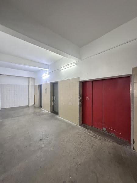 Golden Wall Flatted Factory, 2 Jalan Rajah, Balestier / Toa Payoh, 275 sqft, Light Industrial (B1) For Rent, by Sharon Kong, 500260432 - Corridor - CommercialGuru.com.sg