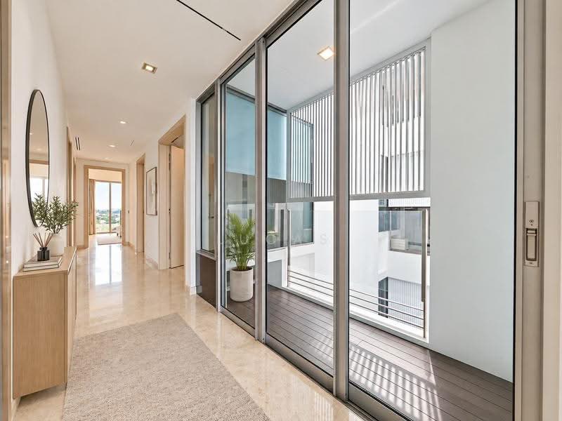 The Azure, 201 Ocean Drive, Harbourfront / Telok Blangah, 3 Bedrooms, 1,711 sqft, Condominium For Rent, by Lucas Leow, 500260438 - Corridor - PropertyGuru.com.sg