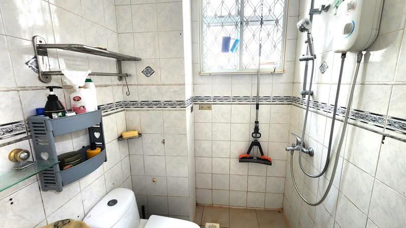 Sunny Grove, 5A Lorong 37 Geylang, Eunos / Geylang / Paya Lebar, 3 Bedrooms, 1,033 sqft, Condominium For Sale, by G B Sze, 500260446 - Bathroom - PropertyGuru.com.sg