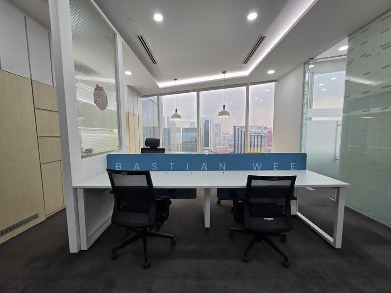 The Central, 6 Eu Tong Sen Street, Boat Quay / Raffles Place / Marina, 1,668 sqft, Office For Rent, by Sebastian Wee, 500260492 - Interior - Hotdesk Row 2 - CommercialGuru.com.sg