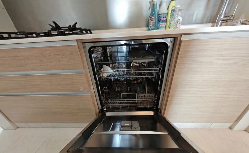 The Azure, 201 Ocean Drive, Harbourfront / Telok Blangah, 3 Bedrooms, 1,711 sqft, Condominium For Rent, by Rochelle De S Meegolle, 500260498 - Kitchen - PropertyGuru.com.sg