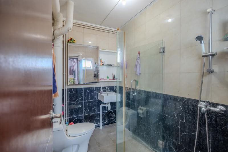 125 Tampines Street 11, 125 Tampines Street 11, Pasir Ris / Tampines, 3 Bedrooms, 1,690 sqft, HDB Flat For Sale, by Thomas Lim, 500260506 - Bathroom - PropertyGuru.com.sg