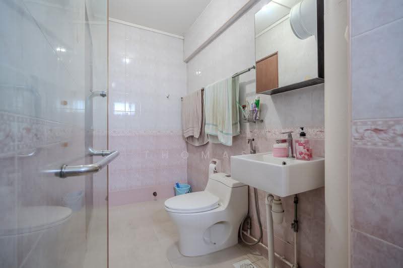 125 Tampines Street 11, 125 Tampines Street 11, Pasir Ris / Tampines, 3 Bedrooms, 1,690 sqft, HDB Flat For Sale, by Thomas Lim, 500260506 - Bathroom - PropertyGuru.com.sg