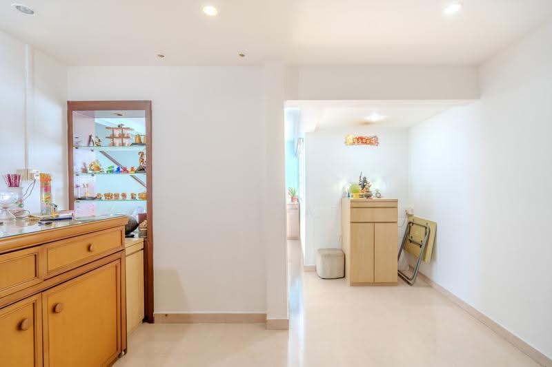 125 Tampines Street 11, 125 Tampines Street 11, Pasir Ris / Tampines, 3 Bedrooms, 1,690 sqft, HDB Flat For Sale, by Thomas Lim, 500260506 - Spacious Foyer / Recess Area - PropertyGuru.com.sg