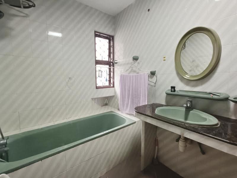 3-storey Semi-D @ Jalan Eunos, 27 Jalan Rimau, Eunos / Geylang / Paya Lebar, 5 Bedrooms, 4,100 sqft, Semi-Detached House For Rent, by Dhaniel A Wong, 500260551 - PropertyGuru.com.sg