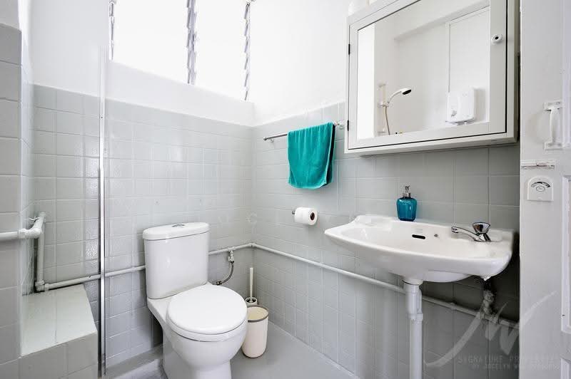 Orchard - Furnished Room! Rare Shared Home! 2 mins to MRT!, Orchard / River Valley, 1 Bedroom, 1,650 sqft, Apartment For Rent, by Jocelyn Wee, 500260566 - Bathroom - PropertyGuru.com.sg