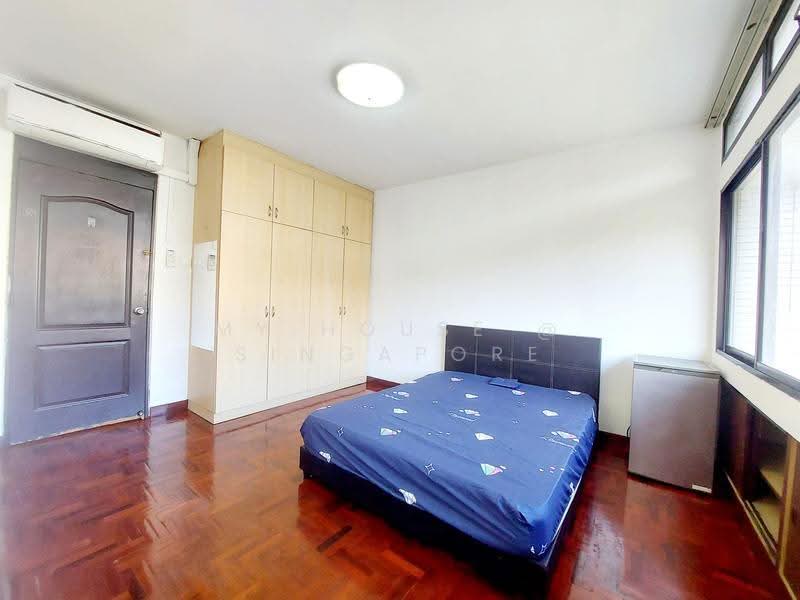 Siglap apartment, East Coast / Marine Parade, Room Rental, 149 sqft, Walk-up Apartment For Rent, by Desmond, 500260568 - Bedroom - PropertyGuru.com.sg