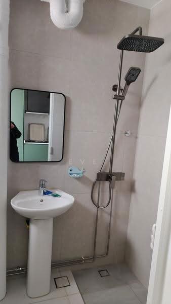 826 Jurong West Street 81, 826 Jurong West Street 81, Boon Lay / Jurong / Tuas, Room Rental, 100 sqft, HDB Flat For Rent, by Eve Wong, 500260583 - Bathroom - PropertyGuru.com.sg