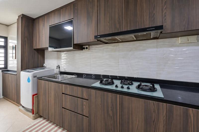 709 Bedok Reservoir Road, 709 Bedok Reservoir Road, Bedok / Upper East Coast, 3 Bedrooms, 1,012 sqft, HDB Flat For Sale, by Aileen Chew, 500260606 - Kitchen - PropertyGuru.com.sg