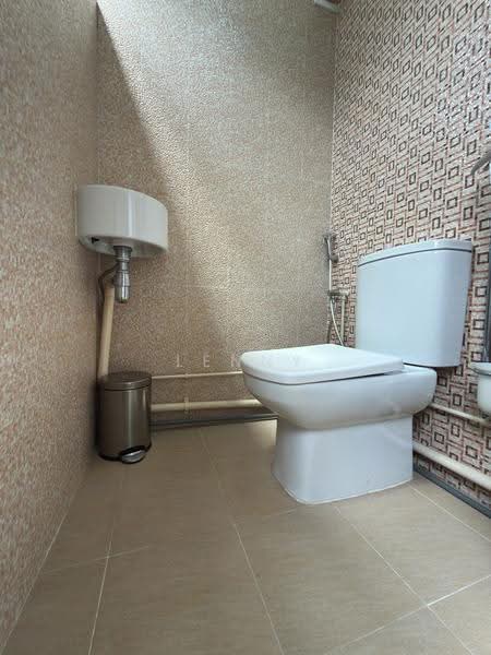 103 Henderson Crescent, 103 Henderson Crescent, Alexandra / Commonwealth, 3 Bedrooms, 797 sqft, HDB Flat For Sale, by Lenny C V, 500260618 - Bathroom - PropertyGuru.com.sg