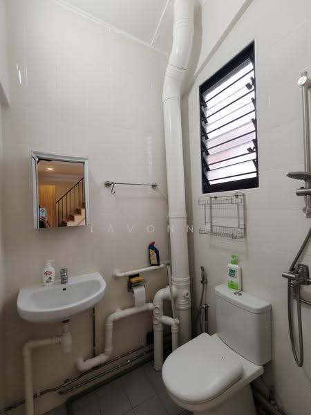 111 Hougang Avenue 1, 111 Hougang Avenue 1, Hougang / Punggol / Sengkang, 2 Bedrooms, 721 sqft, HDB Flat For Rent, by Lavonne Lim, 500260626 - Bathroom - PropertyGuru.com.sg