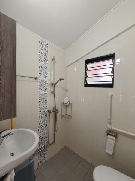 111 Hougang Avenue 1, 111 Hougang Avenue 1, Hougang / Punggol / Sengkang, 2 Bedrooms, 721 sqft, HDB Flat For Rent, by Lavonne Lim, 500260626 - Bathroom - PropertyGuru.com.sg
