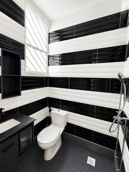 727 Ang Mo Kio Avenue 6, 727 Ang Mo Kio Avenue 6, Ang Mo Kio / Bishan / Thomson, 2 Bedrooms, 721 sqft, HDB Flat For Sale, by Delvin Ong, 500260643 - Bathroom - PropertyGuru.com.sg