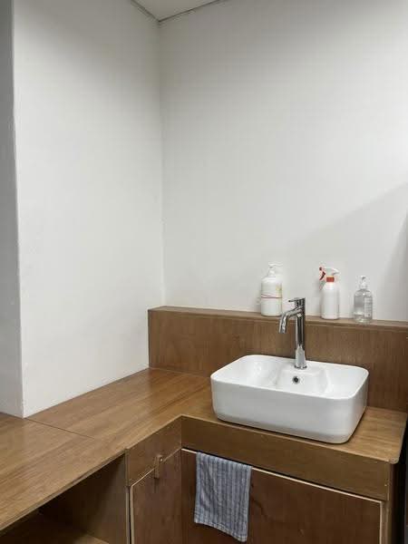 The Adelphi, 1 Coleman Street, City Hall / Clarke Quay, 428 sqft, Mall Shop For Rent, by Dennis Li, 500260667 - Bathroom - CommercialGuru.com.sg