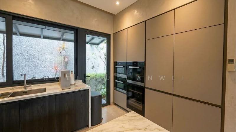 Victoria Park Villas, Coronation Road, Tanglin / Holland / Bukit Timah, 5 Bedrooms, 4,628 sqft, Semi-Detached House For Sale, by Noel Yu Hanwei, 500260708 - Kitchen - PropertyGuru.com.sg