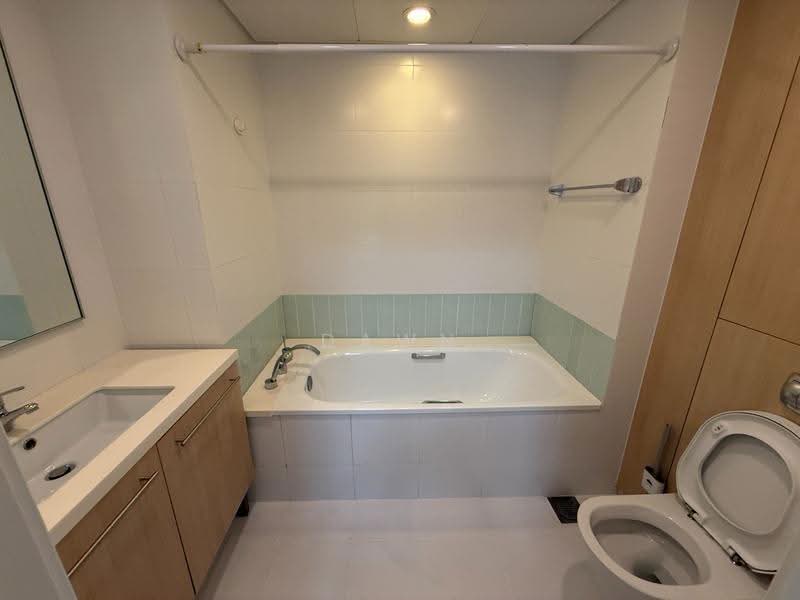 The Sail @ Marina Bay, 6 Marina Boulevard, Boat Quay / Raffles Place / Marina, 2 Bedrooms, 904 sqft, Condominium For Sale, by Dawn Jeslyn Lee 李籽嬴, 500260737 - Bathroom - PropertyGuru.com.sg