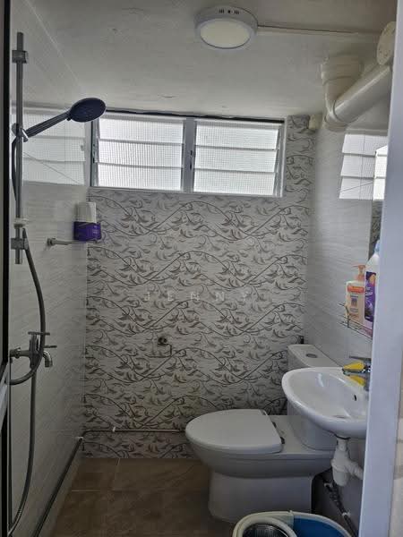 403 Pandan Gardens, 403 Pandan Gardens, Boon Lay / Jurong / Tuas, 3 Bedrooms, 1,227 sqft, HDB Flat For Rent, by Jenny Low, 500260757 - Bathroom - PropertyGuru.com.sg