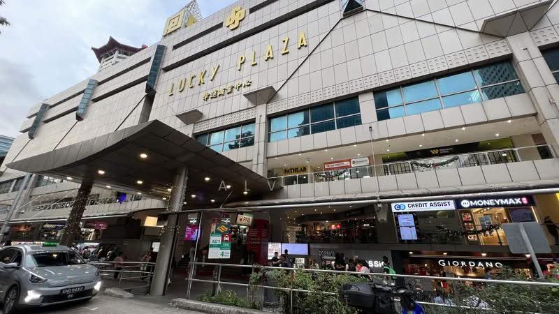 Lucky Plaza, 304 Orchard Road, Orchard / River Valley, 689 sqft, Medical For Sale, by Alvin Chua, 500260763 - Exterior - CommercialGuru.com.sg