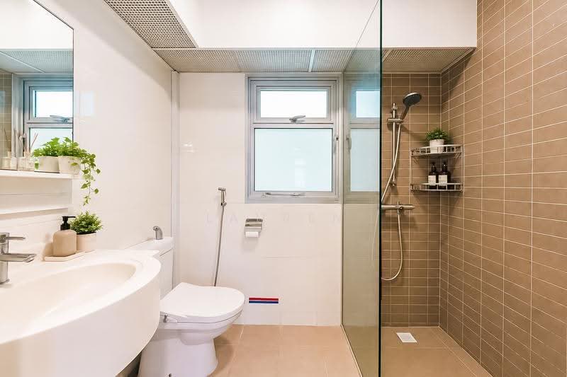129C Canberra Street, 129C Canberra Street, Sembawang / Yishun, 4 Bedrooms, 1,216 sqft, HDB Flat For Sale, by Lauren Lim, 500260767 - Bathroom - PropertyGuru.com.sg