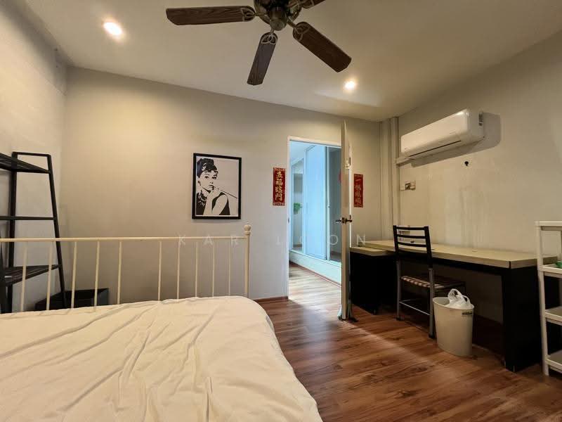 Mendon Spring, 198 Pasir Panjang Road, Buona Vista / West Coast / Clementi New Town, Room Rental, 110 sqft, Condominium For Rent, by Kar Loon Choong, 500260795 - Bedroom - PropertyGuru.com.sg