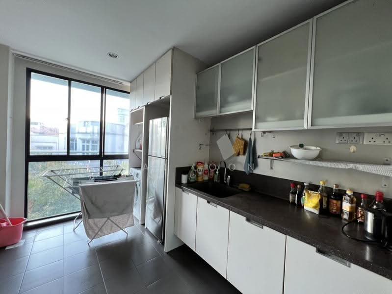 Mendon Spring, 198 Pasir Panjang Road, Buona Vista / West Coast / Clementi New Town, Room Rental, 110 sqft, Condominium For Rent, by Kar Loon Choong, 500260795 - Kitchen - PropertyGuru.com.sg