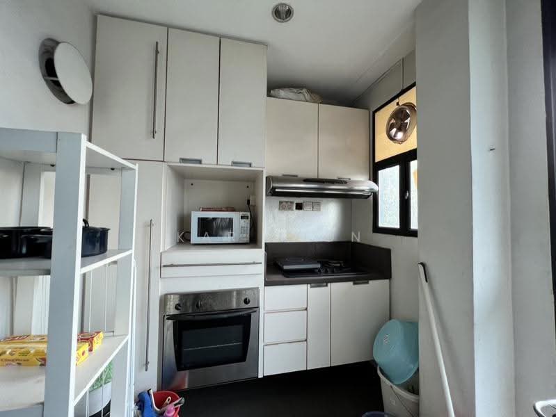 Mendon Spring, 198 Pasir Panjang Road, Buona Vista / West Coast / Clementi New Town, Room Rental, 110 sqft, Condominium For Rent, by Kar Loon Choong, 500260795 - Kitchen - PropertyGuru.com.sg