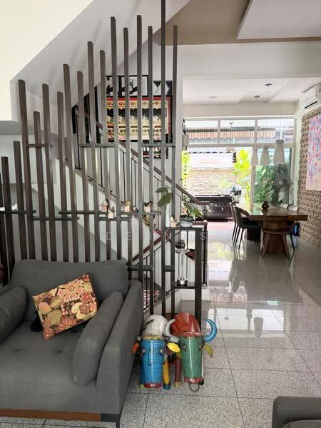 The Shaughnessy, Miltonia Close, Sembawang / Yishun, 5 Bedrooms, 3,283 sqft, Terraced House For Sale, by Dennis Lim, 500260821 - Living Room - PropertyGuru.com.sg