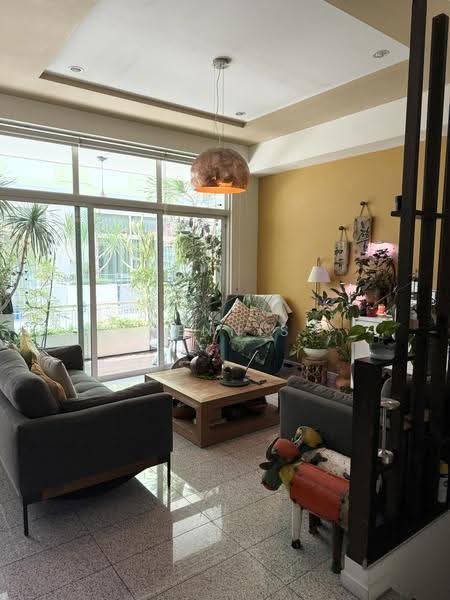 The Shaughnessy, Miltonia Close, Sembawang / Yishun, 5 Bedrooms, 3,283 sqft, Terraced House For Sale, by Dennis Lim, 500260821 - Living Room - PropertyGuru.com.sg