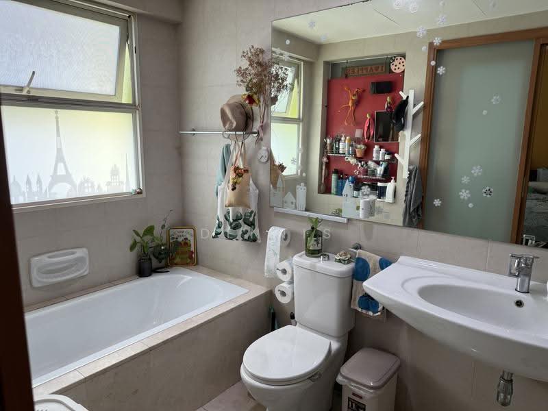 The Shaughnessy, Miltonia Close, Sembawang / Yishun, 5 Bedrooms, 3,283 sqft, Terraced House For Sale, by Dennis Lim, 500260821 - Bathroom - PropertyGuru.com.sg