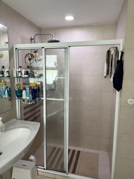 The Shaughnessy, Miltonia Close, Sembawang / Yishun, 5 Bedrooms, 3,283 sqft, Terraced House For Sale, by Dennis Lim, 500260821 - Bathroom - PropertyGuru.com.sg