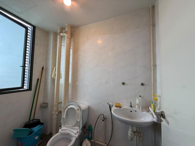 Trivex, 8 Burn Road, Macpherson / Potong Pasir, 764 sqft, Light Industrial (B1) For Rent, by Annie Chen, 500260836 - Bathroom - CommercialGuru.com.sg