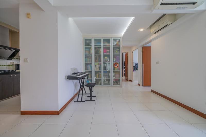 452 Yishun Ring Road, 452 Yishun Ring Road, Sembawang / Yishun, 3 Bedrooms, 990 sqft, HDB Flat For Sale, by RENE LIM, 500260861 - Living Room - PropertyGuru.com.sg