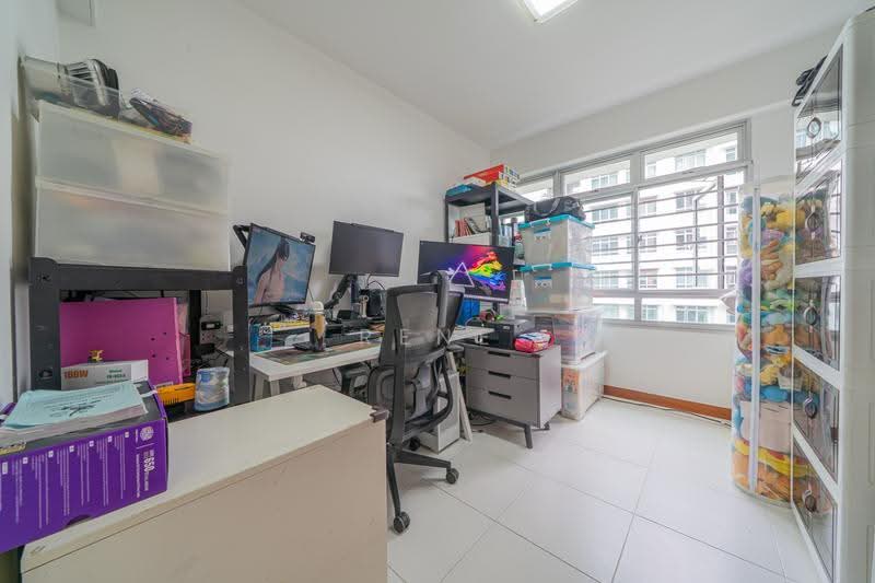 452 Yishun Ring Road, 452 Yishun Ring Road, Sembawang / Yishun, 3 Bedrooms, 990 sqft, HDB Flat For Sale, by RENE LIM, 500260861 - Study Room - PropertyGuru.com.sg