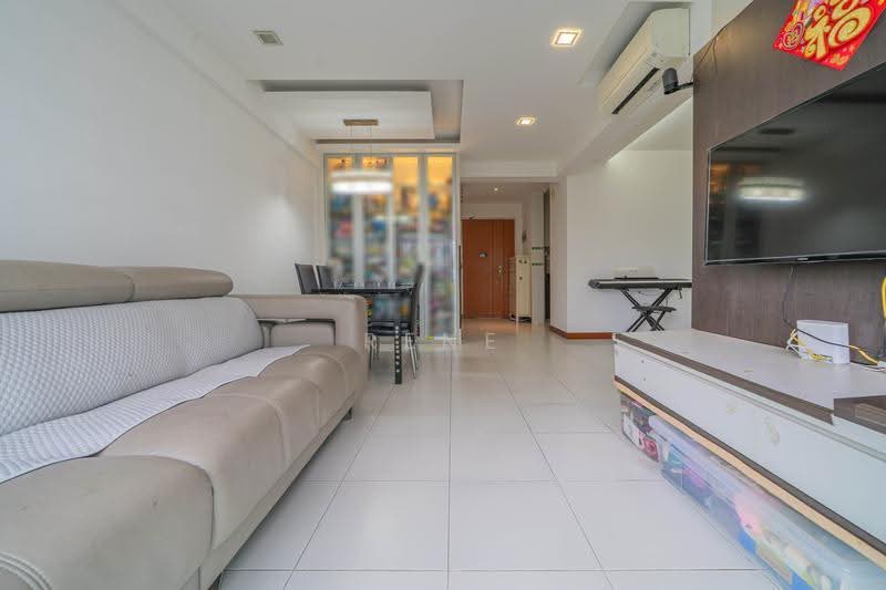 452 Yishun Ring Road, 452 Yishun Ring Road, Sembawang / Yishun, 3 Bedrooms, 990 sqft, HDB Flat For Sale, by RENE LIM, 500260861 - Living Room - PropertyGuru.com.sg