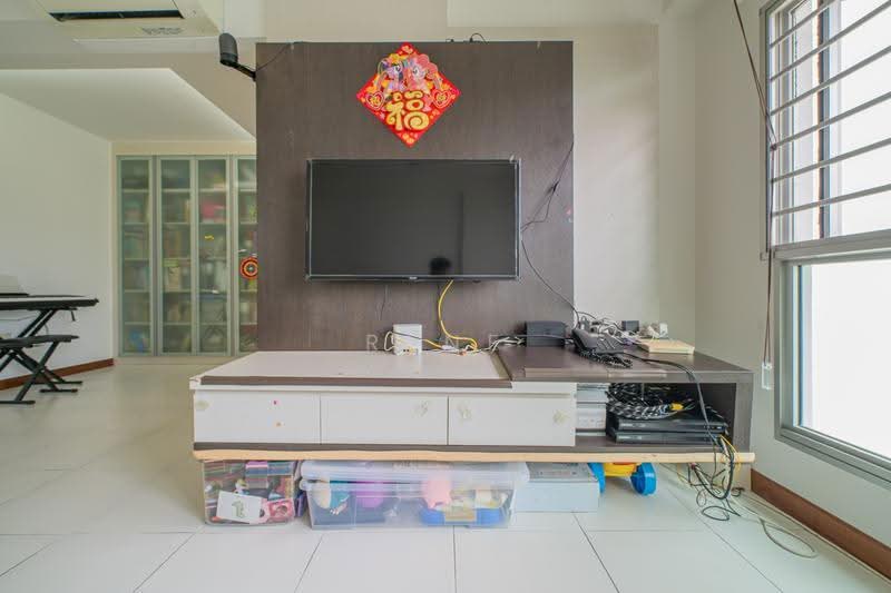 452 Yishun Ring Road, 452 Yishun Ring Road, Sembawang / Yishun, 3 Bedrooms, 990 sqft, HDB Flat For Sale, by RENE LIM, 500260861 - Living Room - PropertyGuru.com.sg